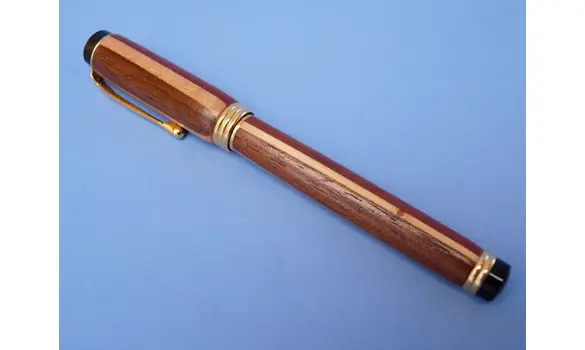 Stylo plume en bois collés