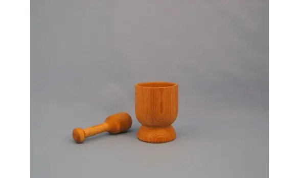 Pilon égrugeoir en bois