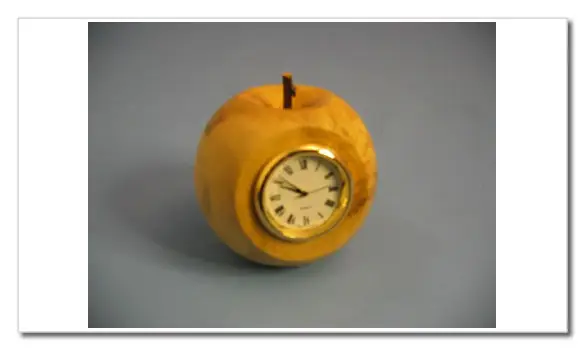 Pendulette pomme en buis