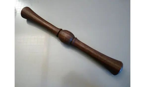 Bâton qi gong en noyer noir